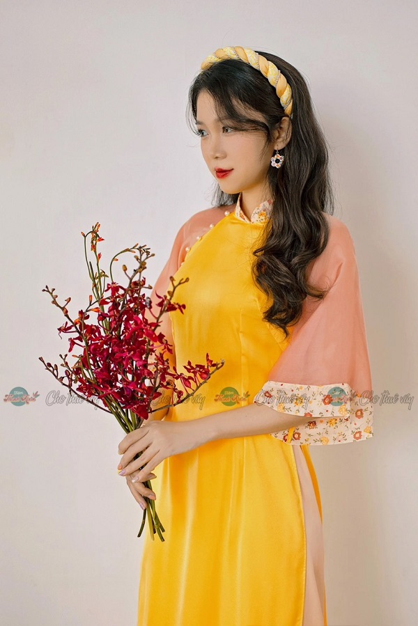 3-1 Áo dài vàng hoa mai – Sumire – 89k/ngày – S – ở CN Thủ Đức