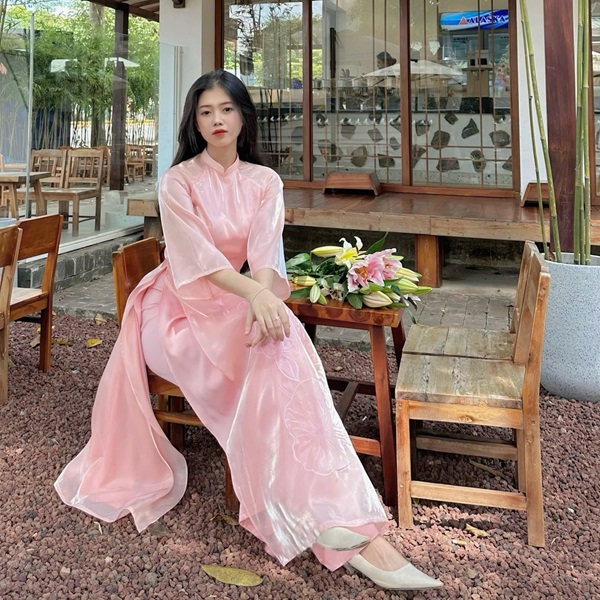 z5889319710445_ed6a13ec710e79d9de3327b9facff7d4 Áo dài họa tiết hoa sen – 89k/ngày – SML