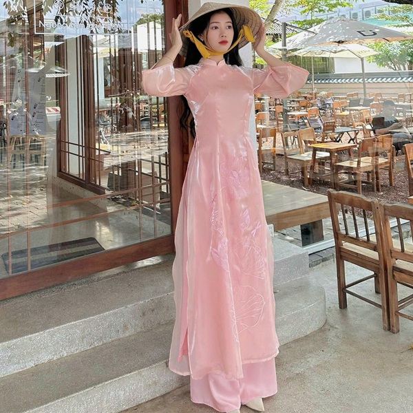 z5889319711899_3f0e77f32847a63a4293bdbb76b51a17 Áo dài họa tiết hoa sen – 89k/ngày – SML