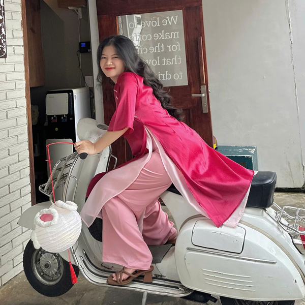 A7 Áo dài voan viền hồng – 89K/ngày – SML