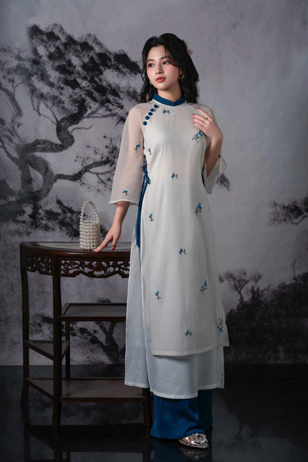 f1 Áo dài voan trắng hoa xanh – 89k/ngày – SML