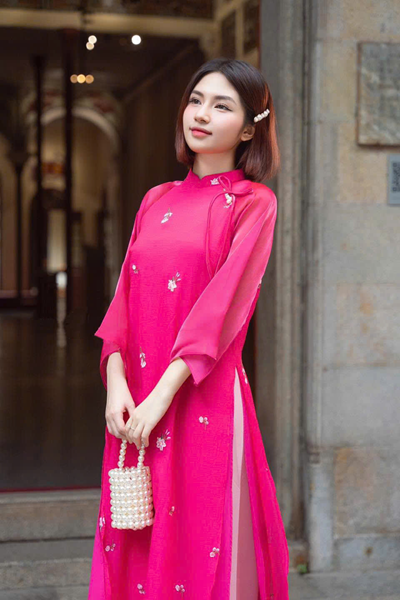 q2 Áo dài voan hồng hoa trắng – 89k/ngày – SML