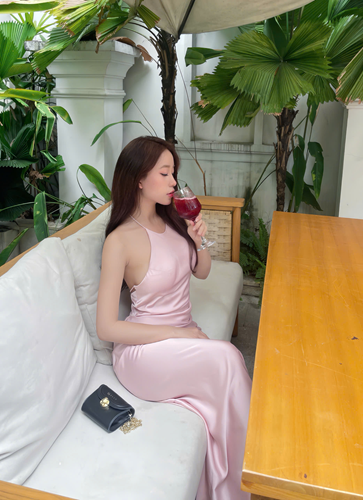 11 Đầm lụa hồng đính nút – 89k/ngày – SM