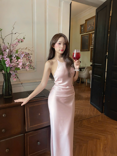 9 Đầm lụa hồng đính nút – 89k/ngày – SM