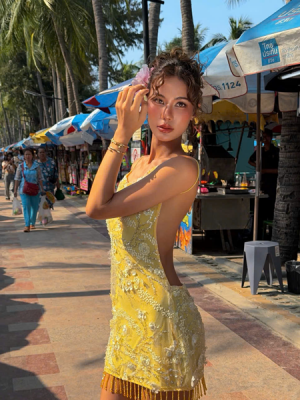 Đầm vàng hở lưng – 119k/ngày – XS, S = SM