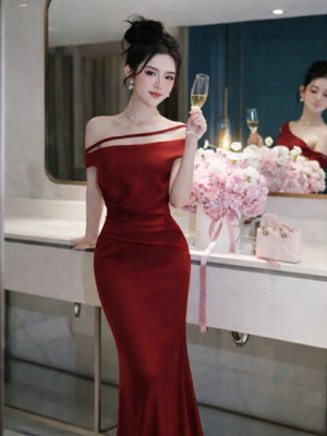 Đầm lụa đỏ bẹt vai – 89K/ngày – S – Ở CN Thủ Đức