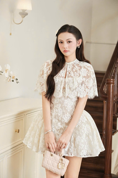 â Đầm kem ren hoa – 119k/ngày – SM