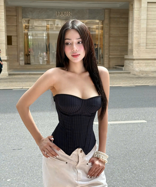 1 Áo corset đen kẻ sọc – 45K/ngày – XS, S tương đương SM