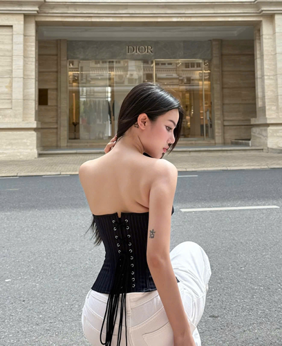 4 Áo corset đen kẻ sọc – 45K/ngày – XS, S tương đương SM